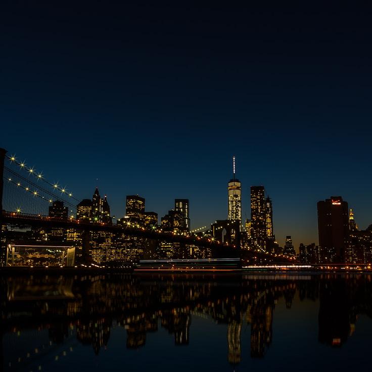 Parents evaluating schools in France