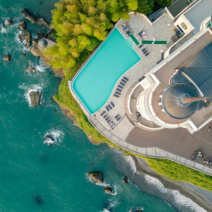Outdoor terrace seating suitable for families in Paris